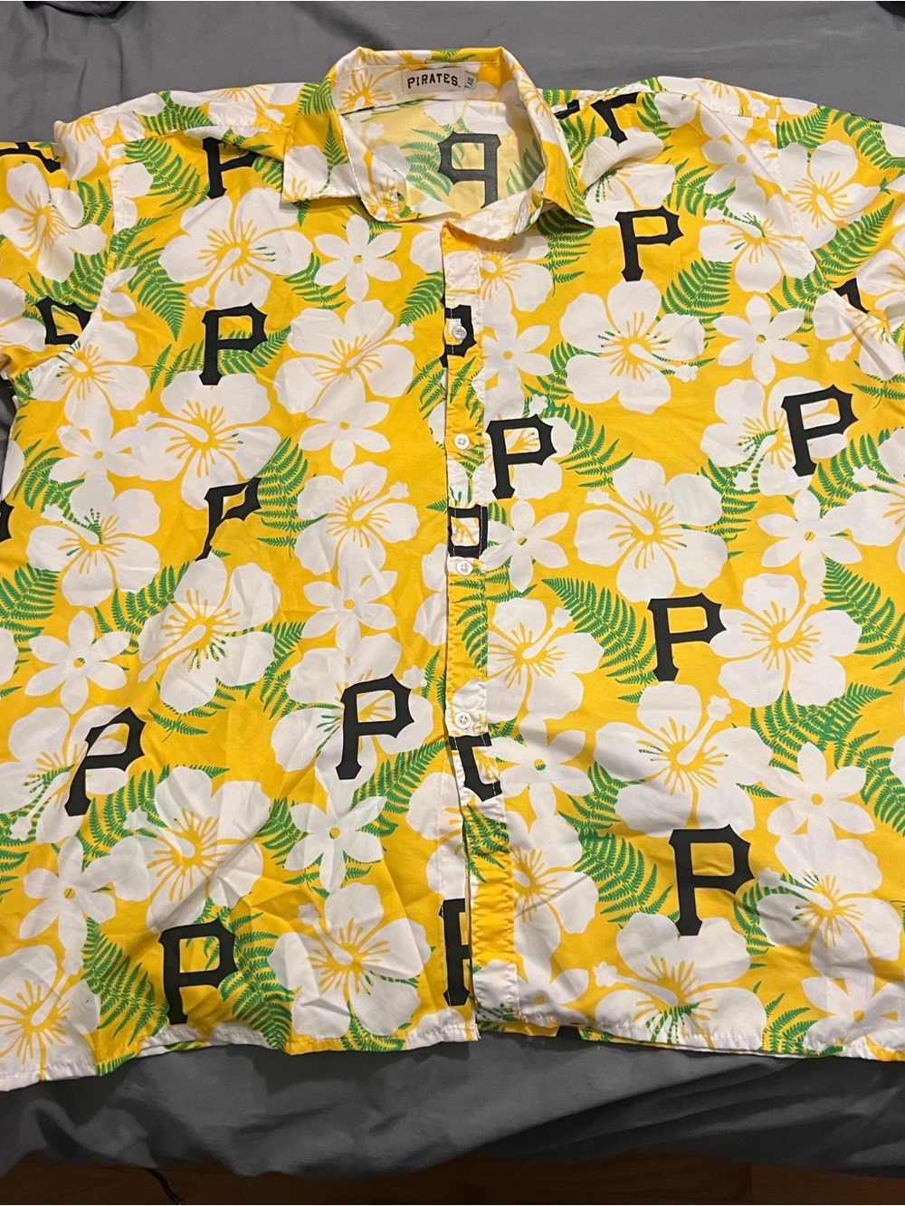 Casual XL Pittsburgh Pirates Yellow, White, and Green Floral Hawaiian Shirt